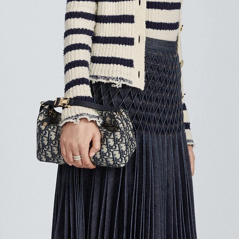 Medium DiorTravel Nomad Pouch Oblique Motif Canvas Blue - Image 5