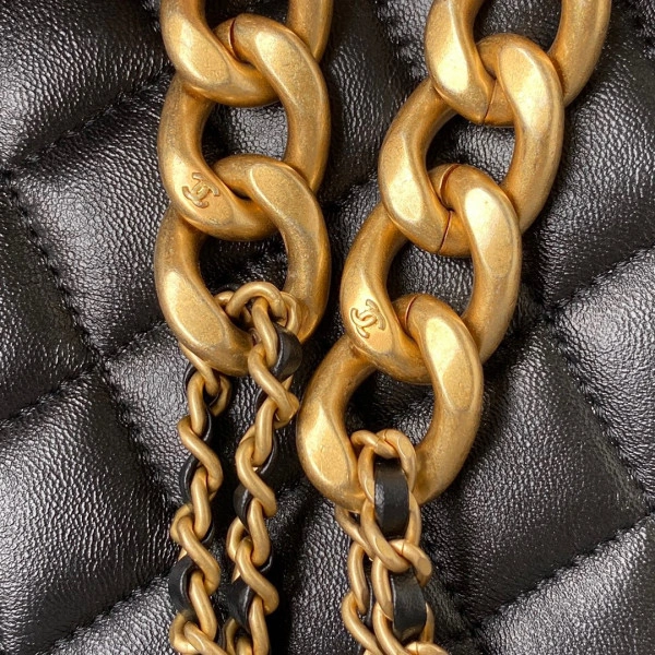 CHANEL HOBO HANDBAG DailyWear 1660 - Image 6