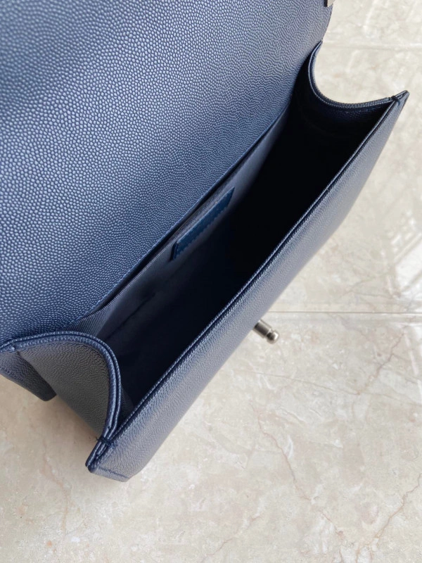 WellDesigned CHANEL BOY BAG 260 - Image 8