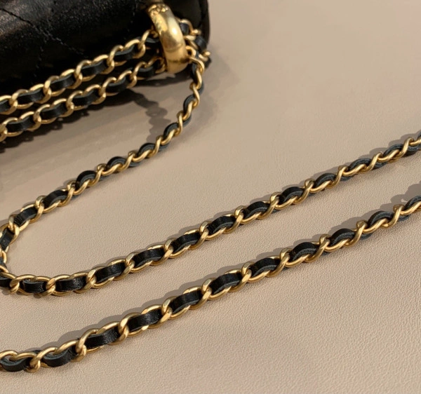 CHANEL PHONE HOLDER WITH CHAIN UrbanStyle 550 - Image 12