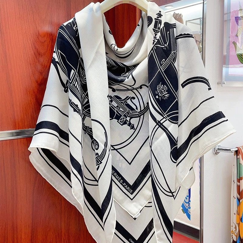 Hermes Ex-Libris Nano Shawl 140 In White - Image 3