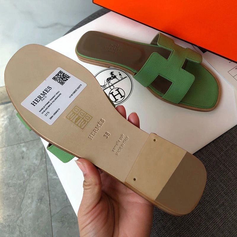 Hermes Oran Slides Women Grain Calfskin In Green - Image 4