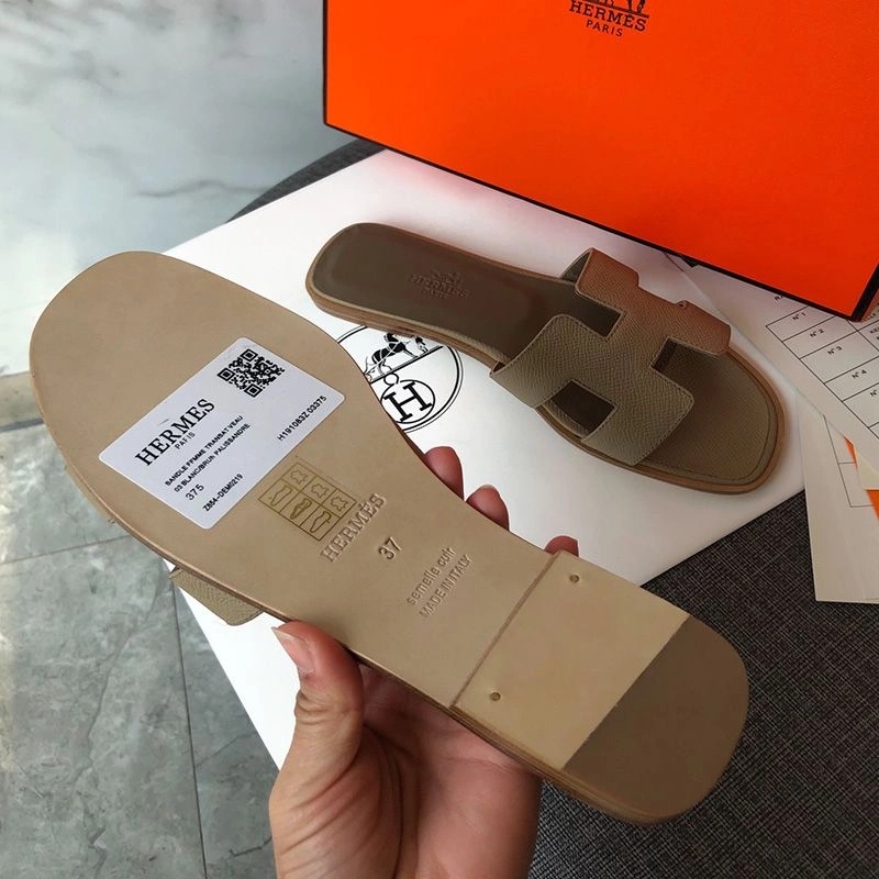 Hermes Oran Slides Women Grain Calfskin In Khaki - Image 4