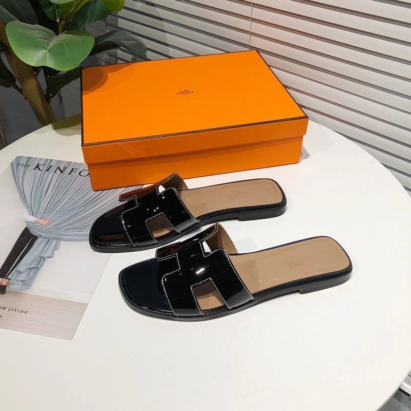 Hermes Oran Slides Women Nappa Leather In Black - Image 3