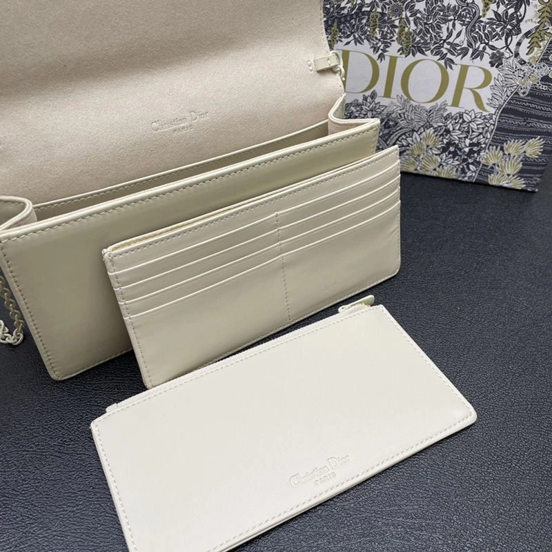 Lady Dior Pouch Ultramatte Cannage Lambskin with Diamond Motif White - Image 4