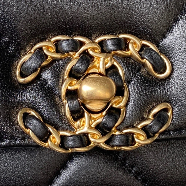 CHANEL 19 WALLET ON CHAIN AllSeason 33 - Image 4