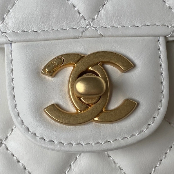 Comfortable CHANEL MINI FLAP BAG 367 - Image 4