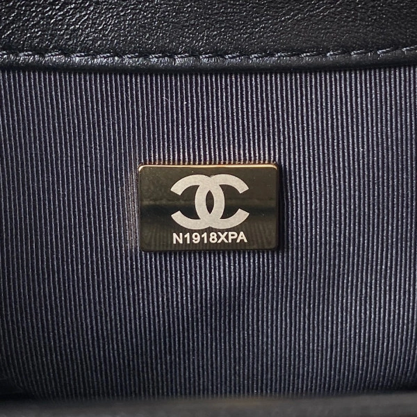 Comfortable CHANEL SMALL MESSENGER BAG 370 - Image 9
