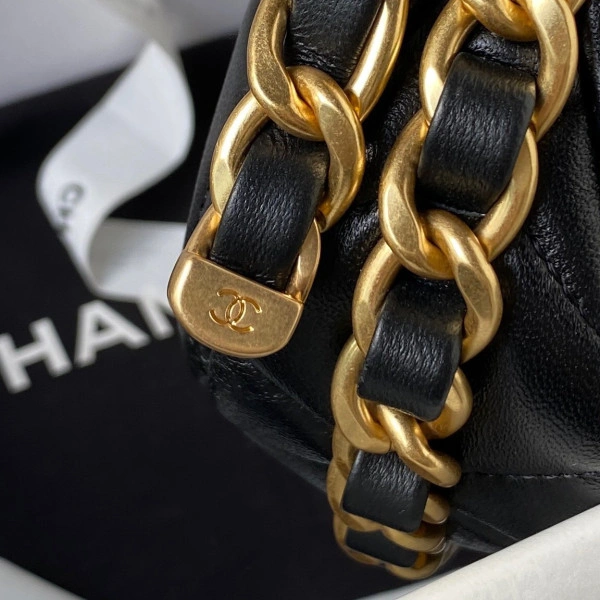 CHANEL HOBO BAG Comfortable 1472 - Image 5