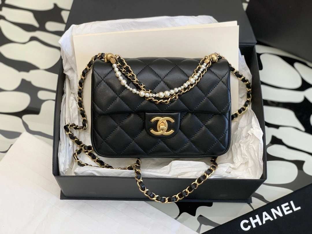 CHANEL FLAP BAG 20CM Popular 318
